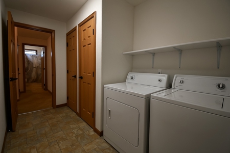 One-Level Living Near the Golf Course - image 10