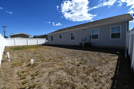 One-Level Living Near the Golf Course - image 16