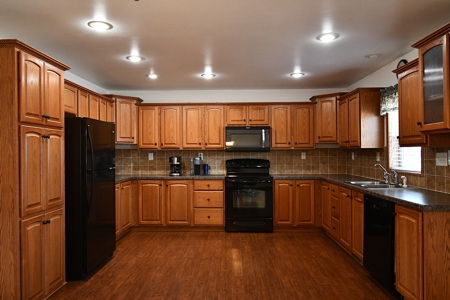 One-Level Living Near the Golf Course - image 2