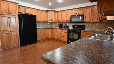 One-Level Living Near the Golf Course - image 3