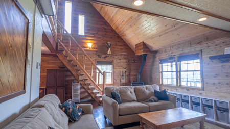 Secluded Log Home Retreat with Stunning Views in the Ozarks - image 9