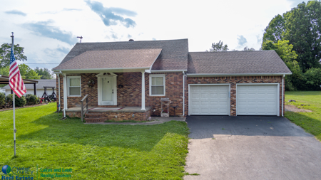 Online Only Absolute Auction - 3 Bed 2 Bath Brick Home Albany, Ky - image 2