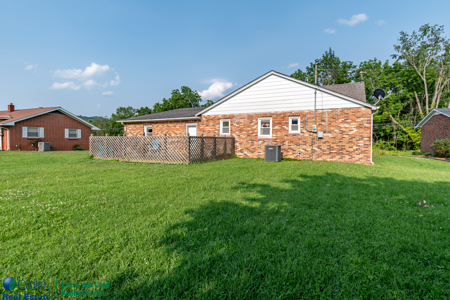 Online Only Absolute Auction - 3 Bed 2 Bath Brick Home Albany, Ky - image 5