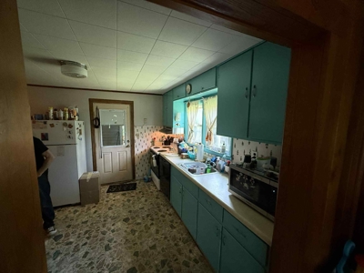 3-Bedroom Home Waiting for Your Personal Touch! - image 20