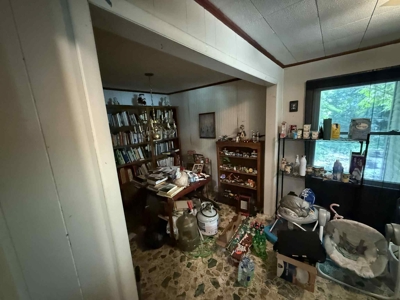 3-Bedroom Home Waiting for Your Personal Touch! - image 25