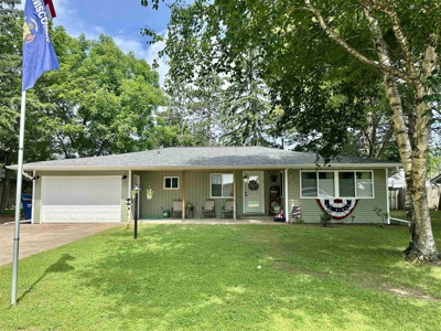 Ranch Home For Sale in Waupaca near Chain O' Lakes - image 2