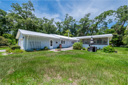 Cozy County Home for Sale in Branford, Florida - image 3