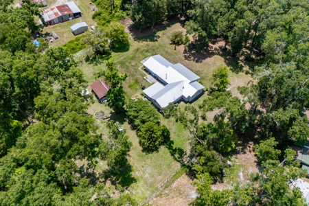 Cozy County Home for Sale in Branford, Florida - image 5