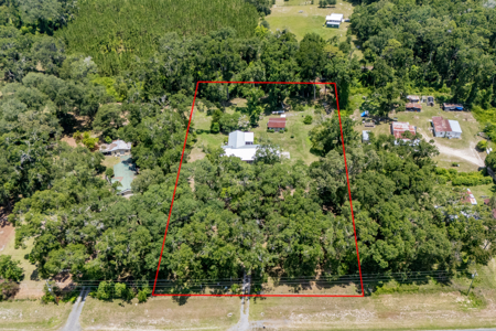 Cozy County Home for Sale in Branford, Florida - image 9