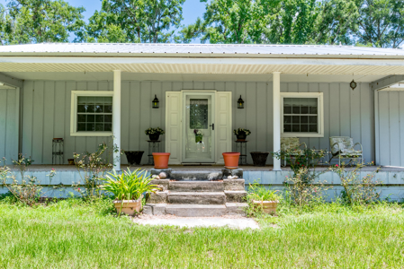 Cozy County Home for Sale in Branford, Florida - image 4
