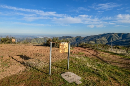 Vacaville, CA Mountaintop 160 Acre Off Grid 4 Bed /3 Bath Home - image 32