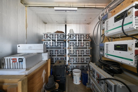 Vacaville, CA Mountaintop 160 Acre Off Grid 4 Bed /3 Bath Home - image 26