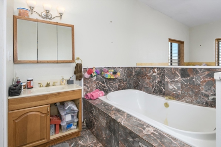 Vacaville, CA Mountaintop 160 Acre Off Grid 4 Bed /3 Bath Home - image 18