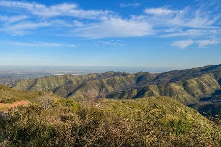 Vacaville, CA Mountaintop 160 Acre Off Grid 4 Bed /3 Bath Home - image 5