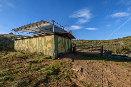 Vacaville, CA Mountaintop 160 Acre Off Grid 4 Bed /3 Bath Home - image 27