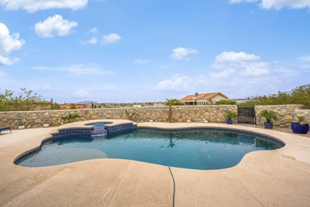 Luxury Desert Oasis in New Mexico - image 43