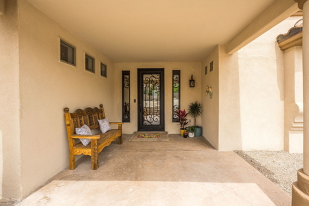 Luxury Desert Oasis in New Mexico - image 3