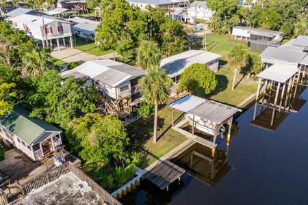 Canal Front Home For Sale in Suwannee, FL - image 29