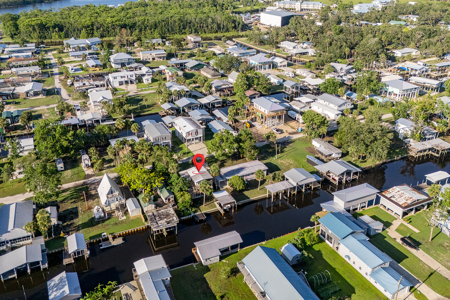 Canal Front Home For Sale in Suwannee, FL - image 27