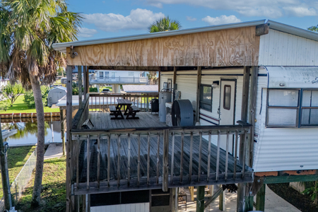Canal Front Home For Sale in Suwannee, FL - image 9