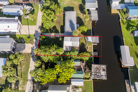 Canal Front Home For Sale in Suwannee, FL - image 21