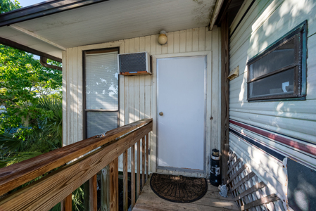 Canal Front Home For Sale in Suwannee, FL - image 6