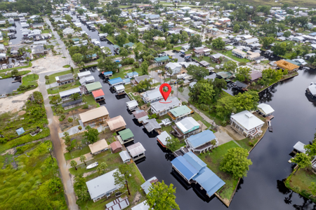 Canal Front Home For Sale in Suwannee, FL - image 22
