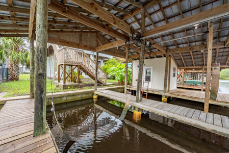 Canal Front Home For Sale in Suwannee, FL - image 9