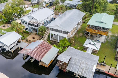 Canal Front Home For Sale in Suwannee, FL - image 17