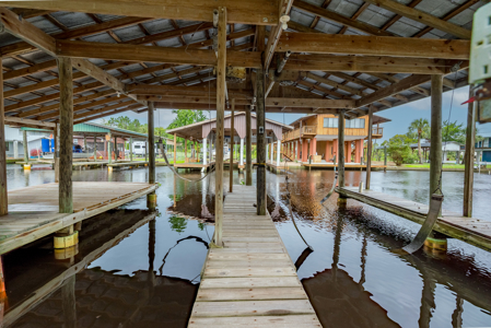 Canal Front Home For Sale in Suwannee, FL - image 8
