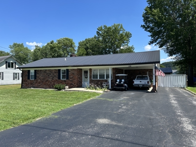 Fully Renovated Home In Town - Garage - Large Yard - Liberty, Ky. - image 2
