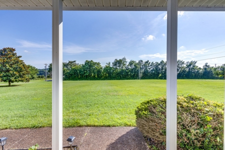Country Home for Sale in Maury County, Tennessee - image 5