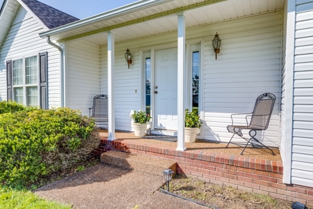 Country Home for Sale in Maury County, Tennessee - image 3