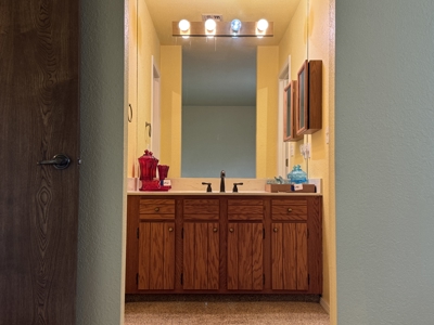 Whispering Creek Condominium for Sale, Clinton, OK - image 16