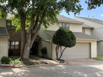 Whispering Creek Condominium for Sale, Clinton, OK - image 1