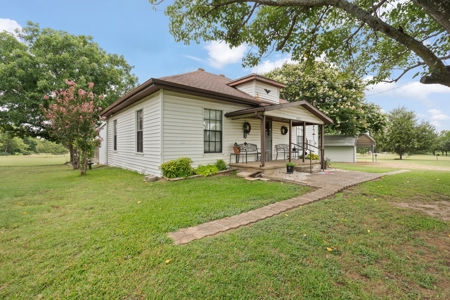Texas Country Living with Extras - image 27