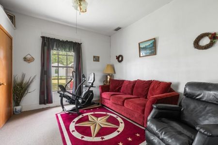 Texas Country Living with Extras - image 9