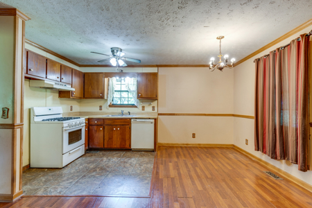 Live Auction in Marshall County Lewisburg TN - image 9