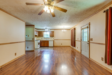 Live Auction in Marshall County Lewisburg TN - image 8
