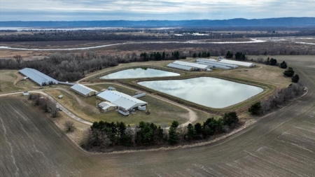 Incredible development opportunity just minutes from Holmen - image 1