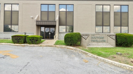 Prime Medical Office Space Connected to Ozarks Healthcare for sal - image 1