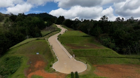 Live the Country Luxury in Llanogrande Hills - Lot of 2100 m2 - image 6