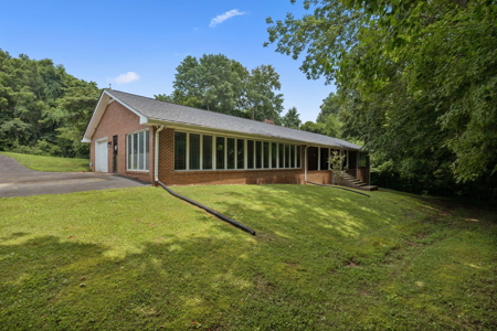 Middle TN Waterfront Legacy Estate - Private Beaches & Live Creek - image 2