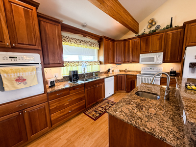 Peaceful Country Living 4 Miles from Lewistown – Post & Beam Home - image 17