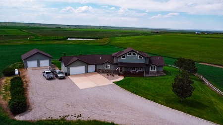 Peaceful Country Living 4 Miles from Lewistown – Post & Beam Home - image 2