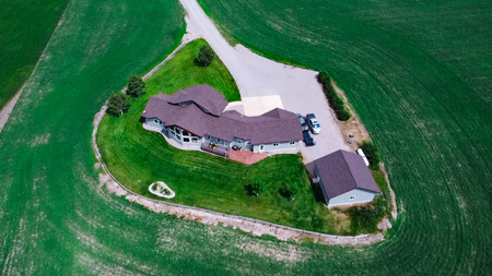 Peaceful Country Living 4 Miles from Lewistown – Post & Beam Home - image 7