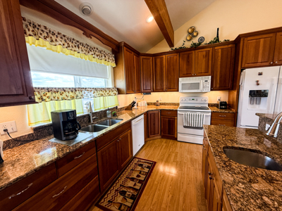 Peaceful Country Living 4 Miles from Lewistown – Post & Beam Home - image 18