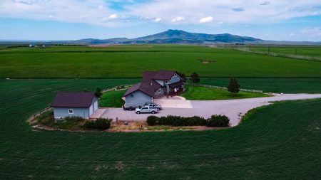 Peaceful Country Living 4 Miles from Lewistown – Post & Beam Home - image 4