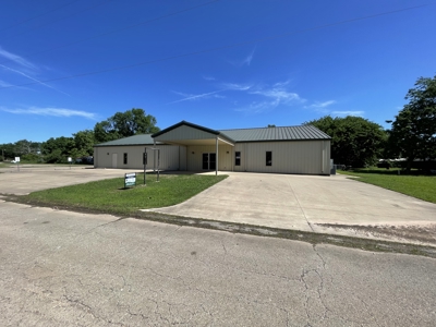 Commercial (Church of Christ) Building For Sale Soper OK - image 1