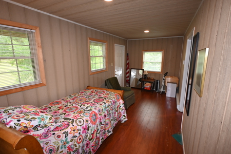 Cabin by Tennessee River Located in Lobelville Tn - image 38